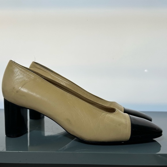 Tan and Black Flats with Square Toe and Elegant Design - Picture 6 of 6